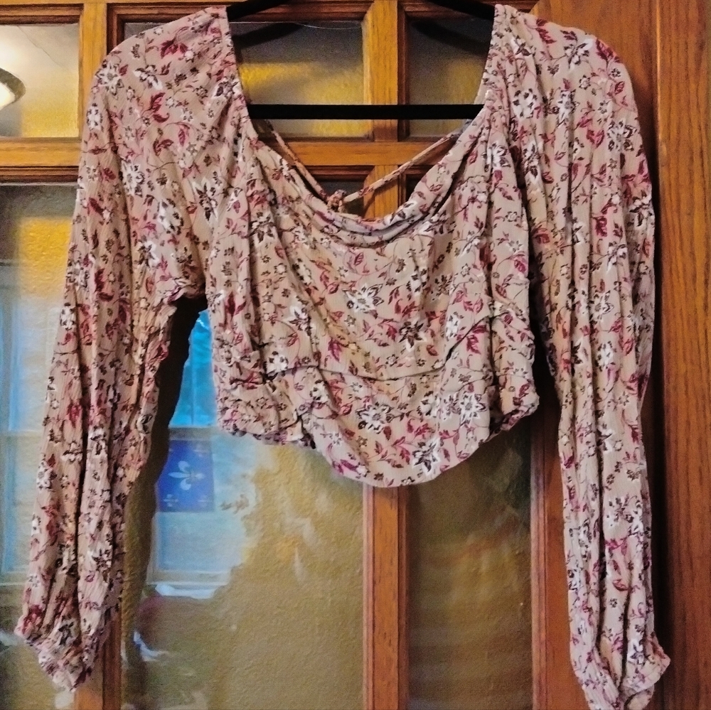 Long sleeve floral crop top
